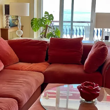 Apartment On The Sea *